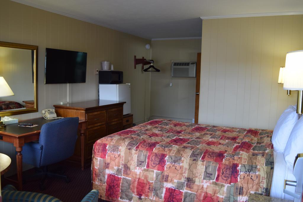 Economy Inn Taylorville Экстерьер фото