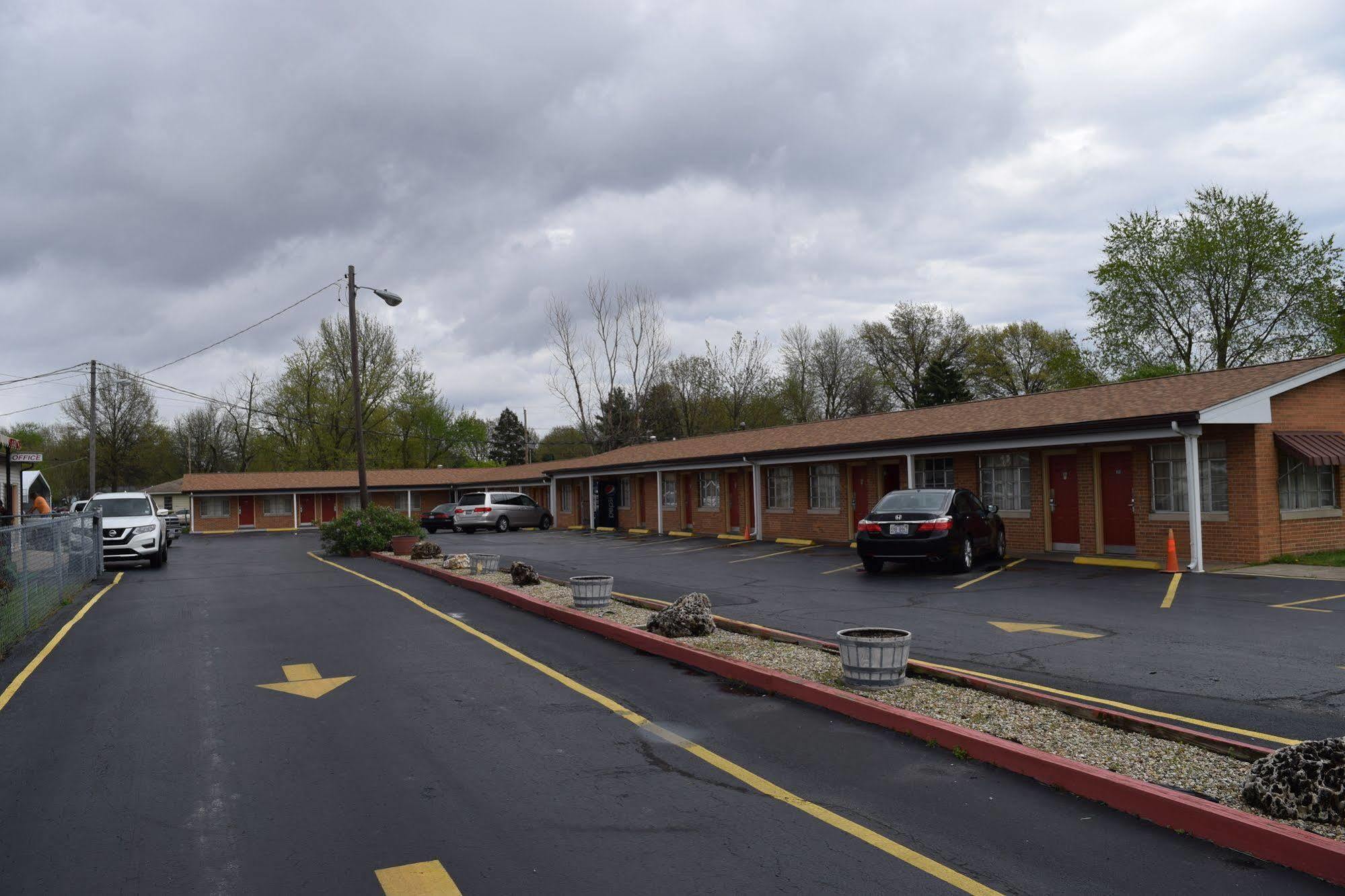 Economy Inn Taylorville Экстерьер фото